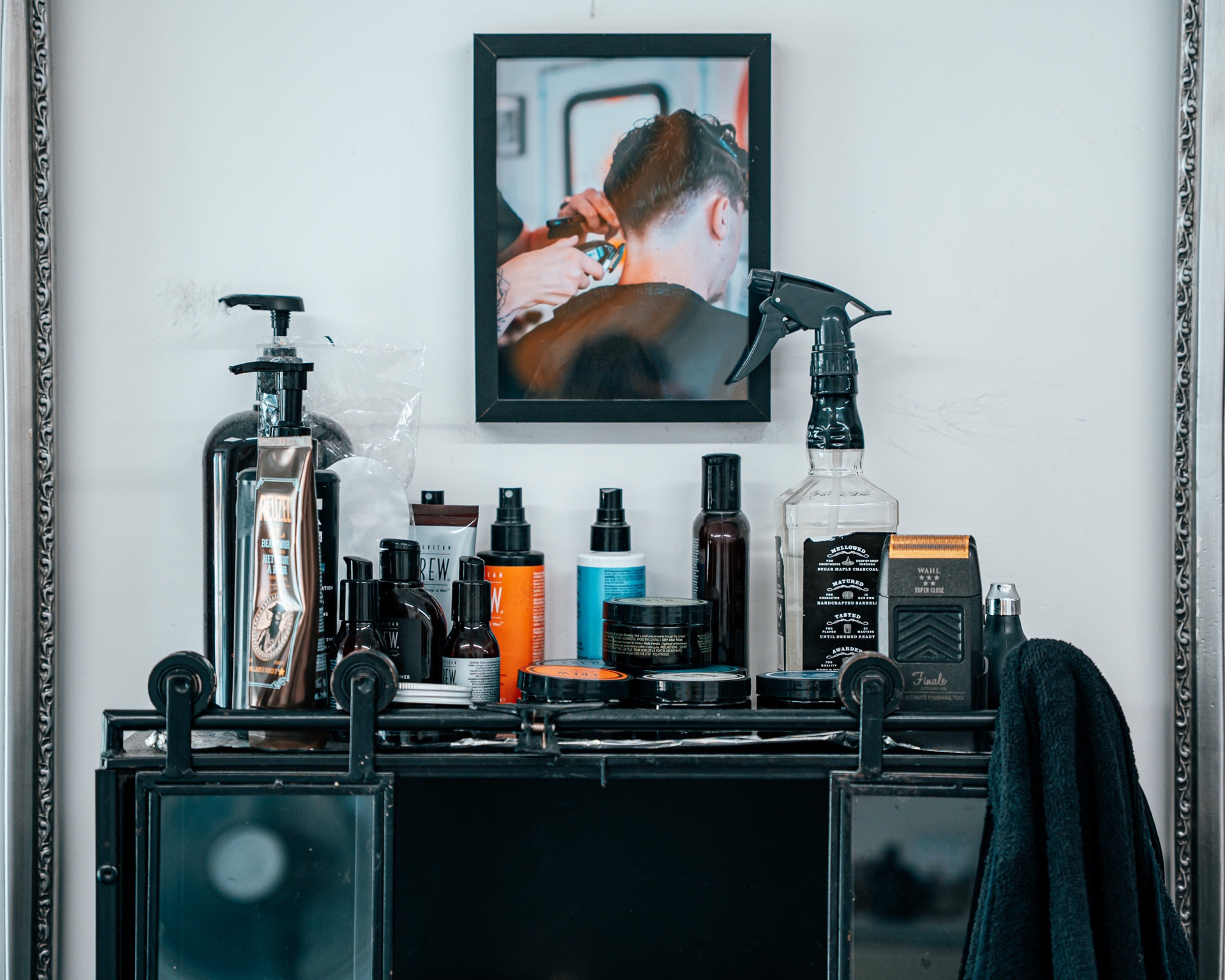 Poste de barbier du salon Chez Max Bayeux